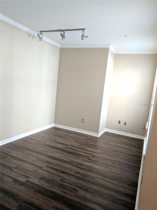 For Rent: $1,699 (1 beds, 1 baths, 958 Square Feet)