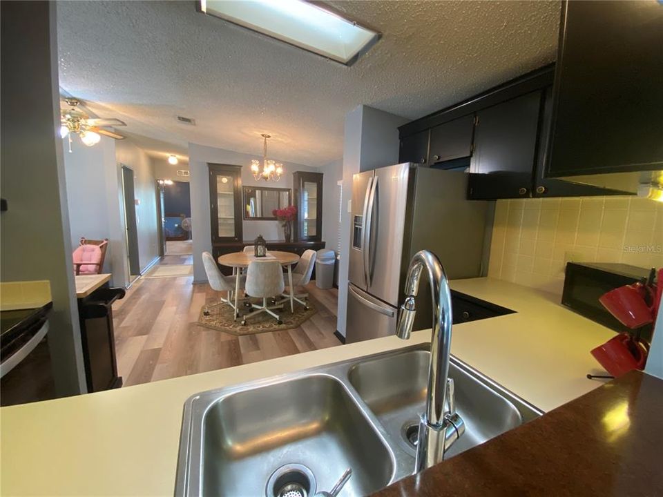 For Sale: $195,000 (2 beds, 2 baths, 1344 Square Feet)