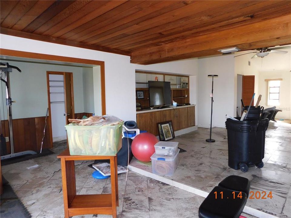 En Venta: $425,000 (3 camas, 2 baños, 1974 Pies cuadrados)