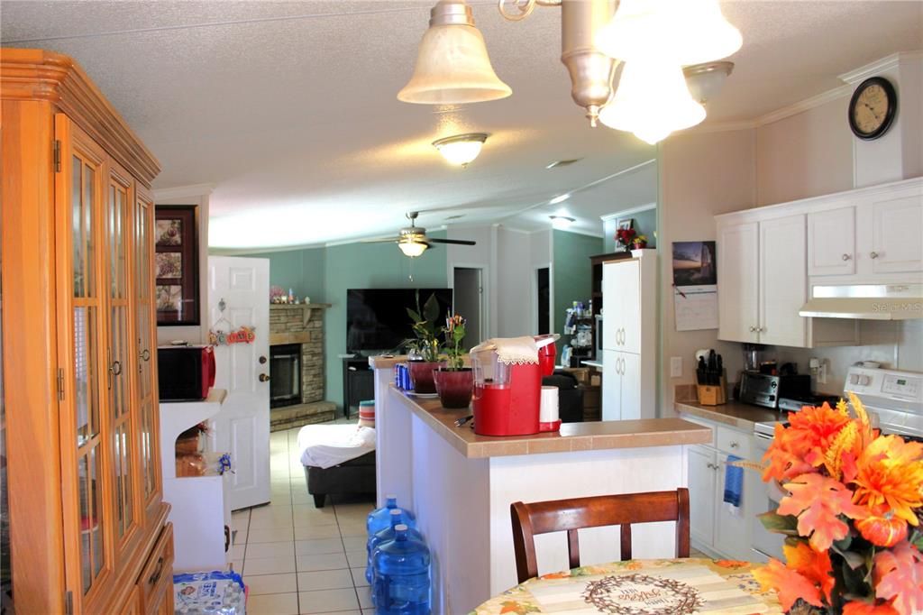 For Sale: $219,900 (3 beds, 2 baths, 1293 Square Feet)