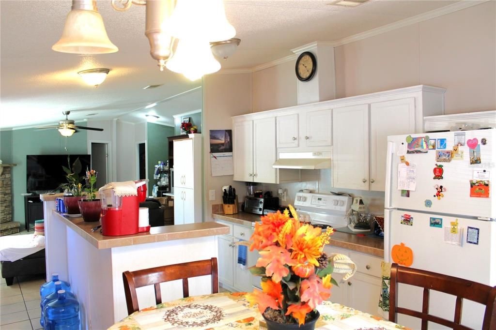 For Sale: $219,900 (3 beds, 2 baths, 1293 Square Feet)