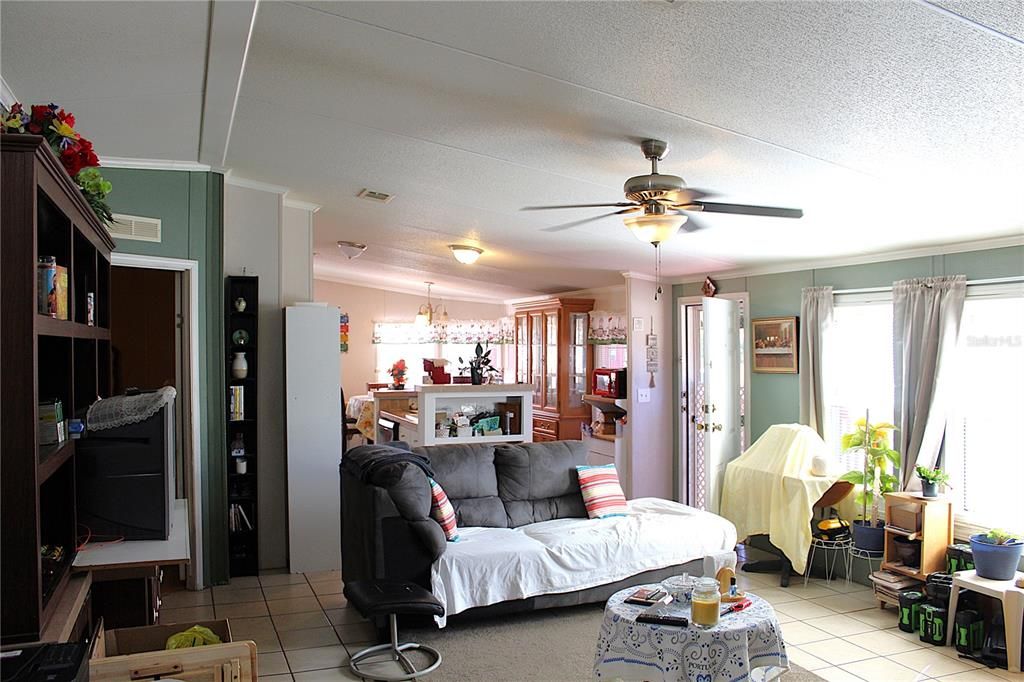 For Sale: $219,900 (3 beds, 2 baths, 1293 Square Feet)