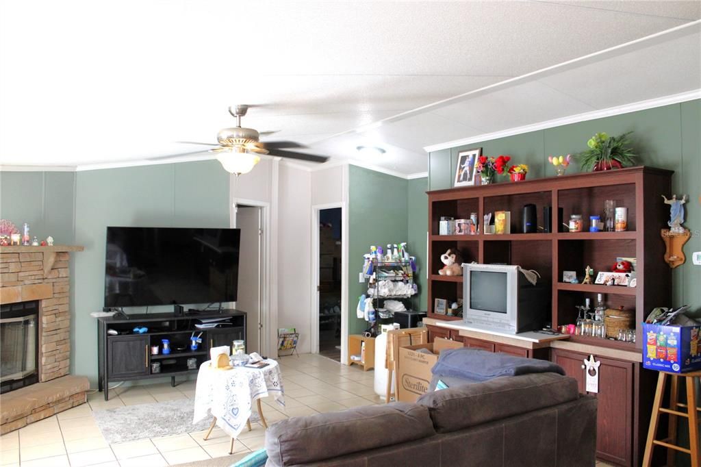 For Sale: $219,900 (3 beds, 2 baths, 1293 Square Feet)