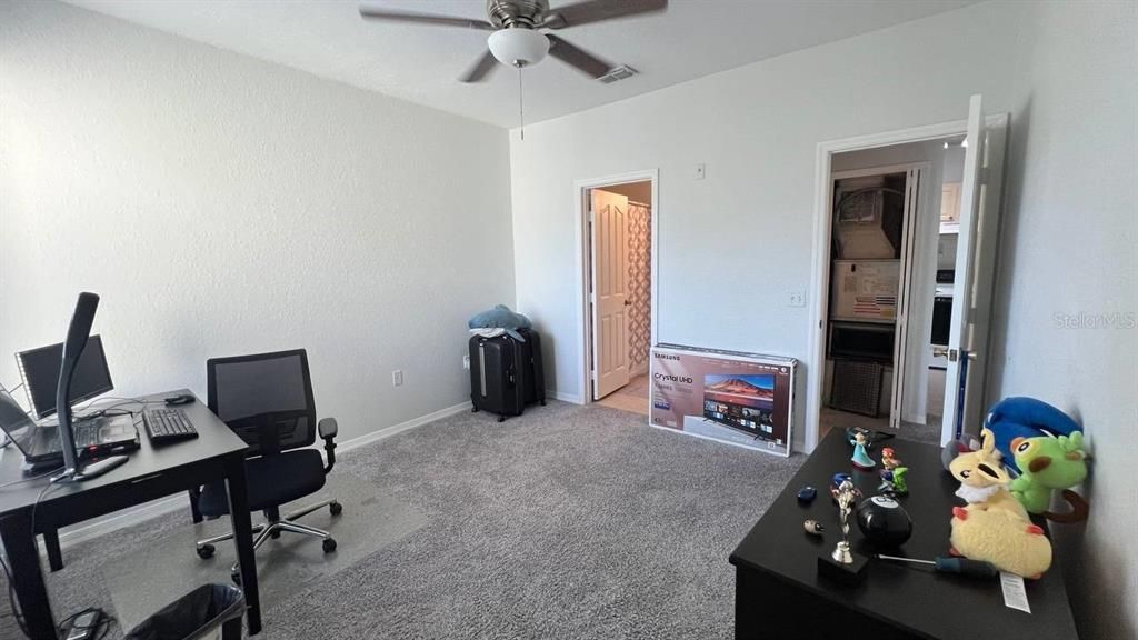 For Sale: $230,000 (2 beds, 2 baths, 1048 Square Feet)