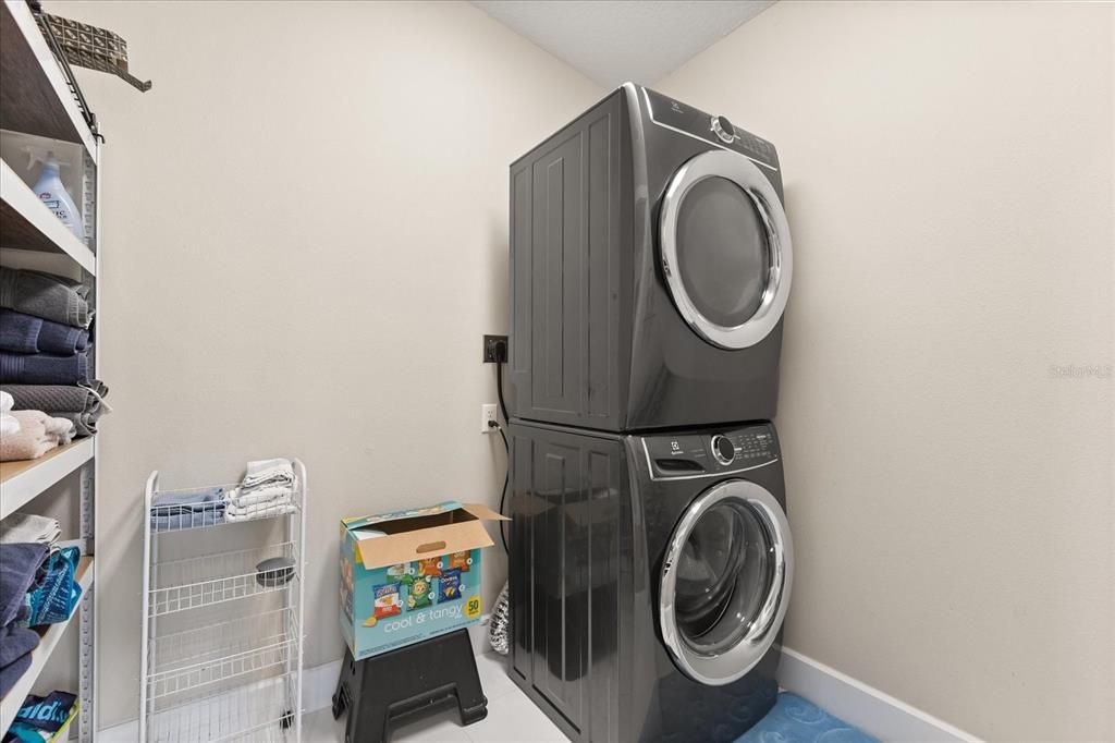 待售: $1,399,000 (5 贝兹, 4 浴室, 4056 平方英尺)