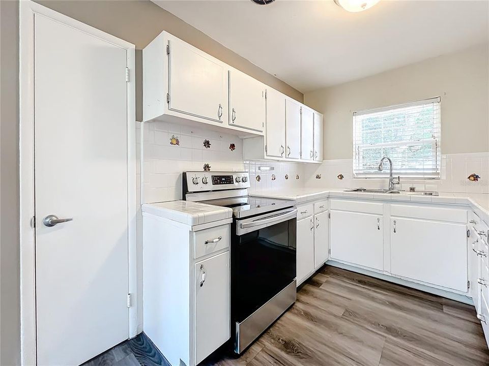 For Sale: $490,000 (3 beds, 2 baths, 1392 Square Feet)