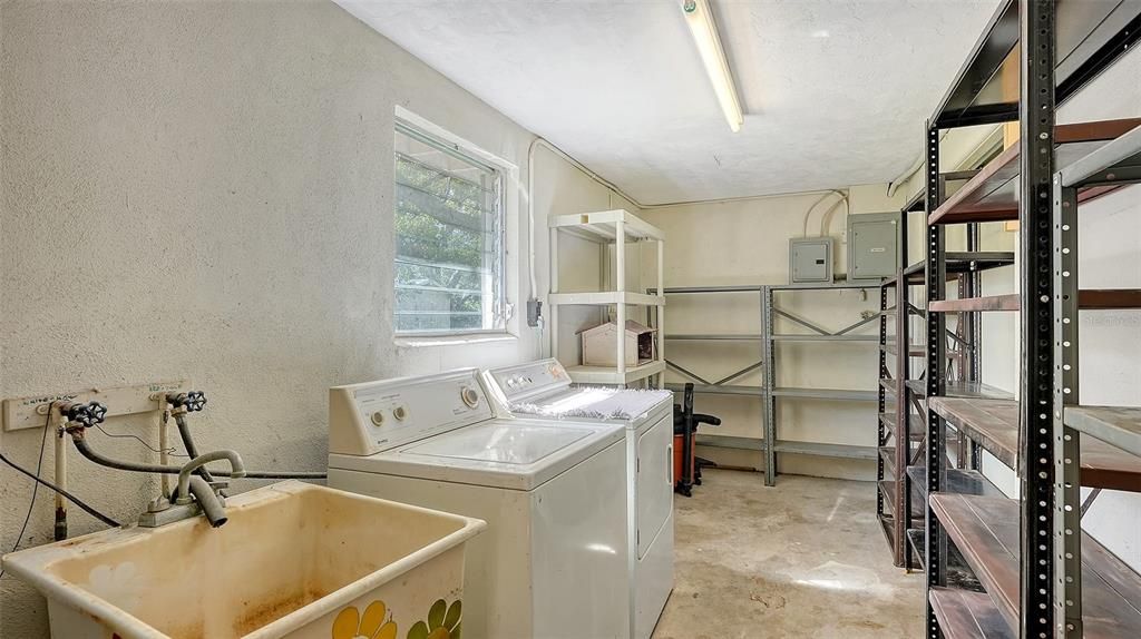 LAUNDRY ROOM