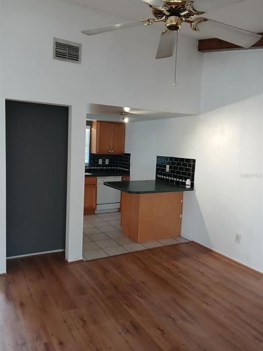 For Rent: $1,395 (1 beds, 1 baths, 624 Square Feet)