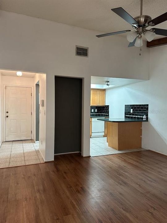 For Rent: $1,395 (1 beds, 1 baths, 624 Square Feet)