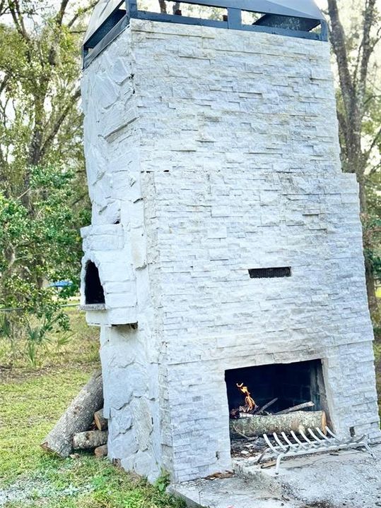 Outdoor fireplace