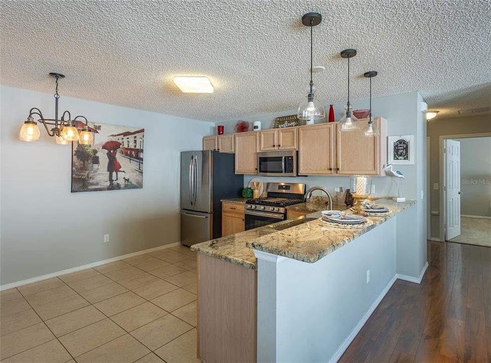 kitchen - breakfast bar