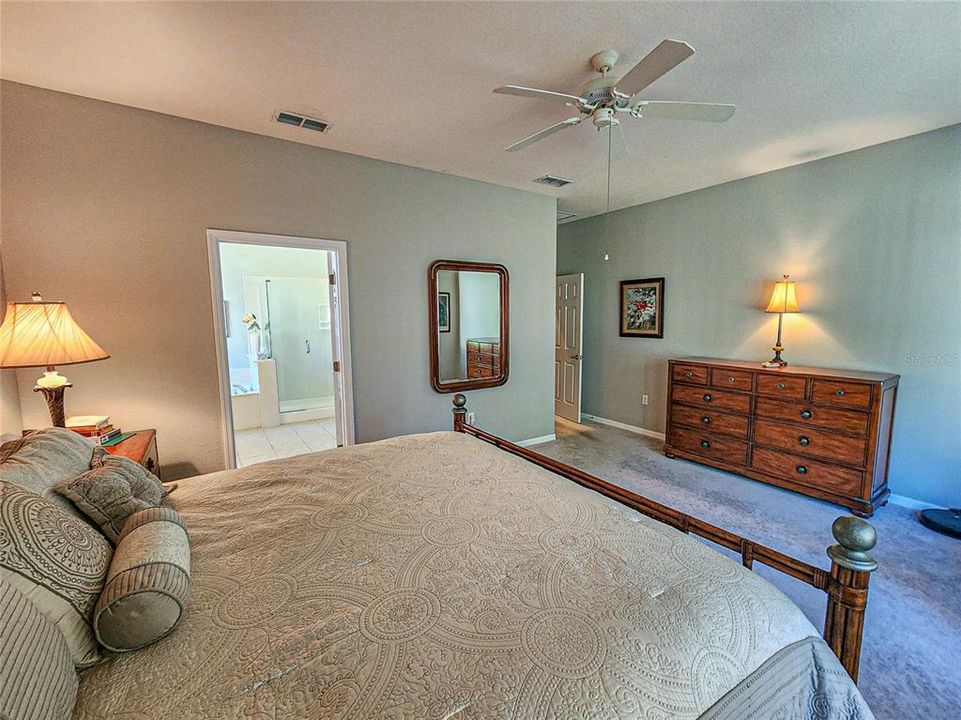 For Sale: $389,900 (2 beds, 2 baths, 2013 Square Feet)