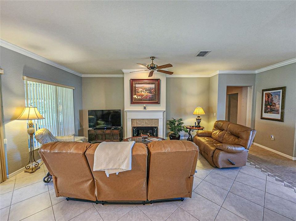 For Sale: $389,900 (2 beds, 2 baths, 2013 Square Feet)