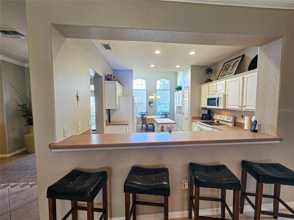 For Sale: $389,900 (2 beds, 2 baths, 2013 Square Feet)