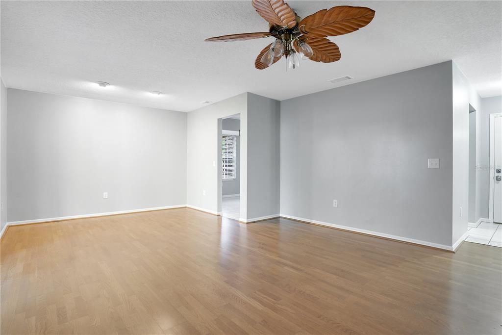 Active With Contract: $305,000 (3 beds, 2 baths, 1285 Square Feet)