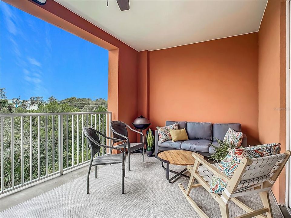 For Sale: $556,000 (2 beds, 2 baths, 1384 Square Feet)