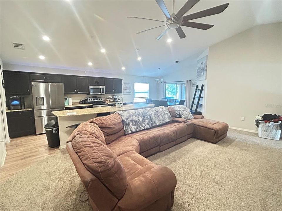 For Sale: $349,900 (4 beds, 2 baths, 1715 Square Feet)