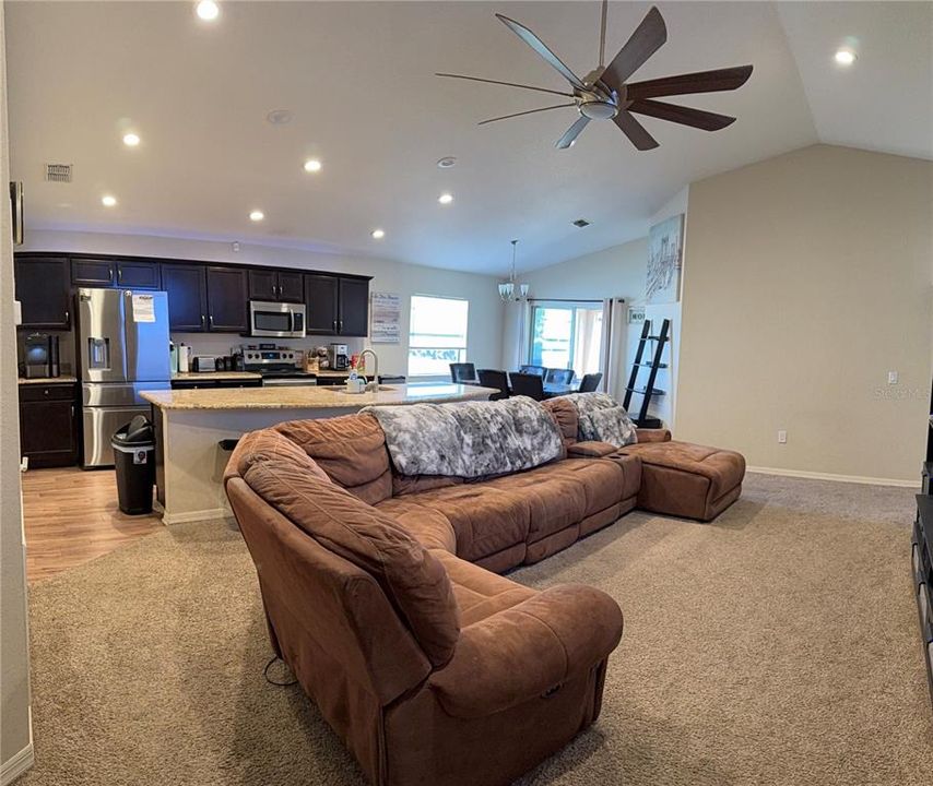 For Sale: $349,900 (4 beds, 2 baths, 1715 Square Feet)