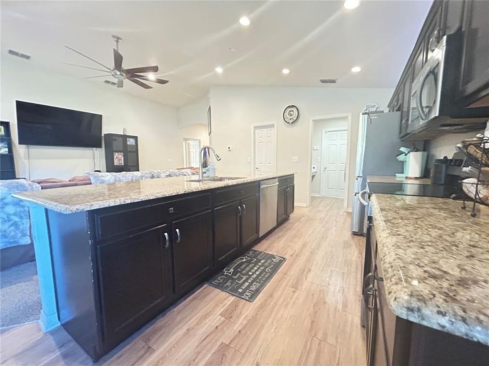 For Sale: $349,900 (4 beds, 2 baths, 1715 Square Feet)