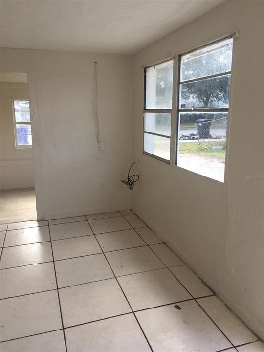 For Rent: $1,125 (3 beds, 1 baths, 754 Square Feet)