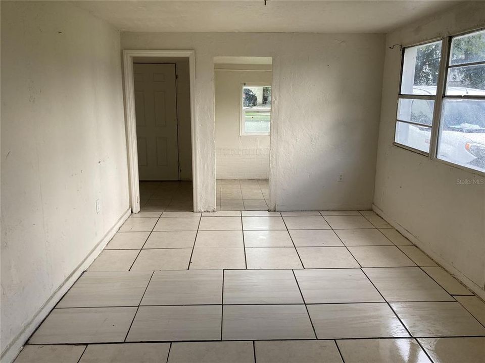 For Rent: $1,125 (3 beds, 1 baths, 754 Square Feet)