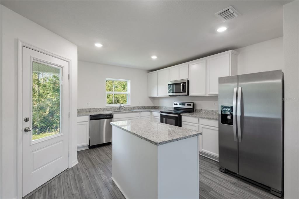 For Sale: $296,900 (2 beds, 2 baths, 1398 Square Feet)