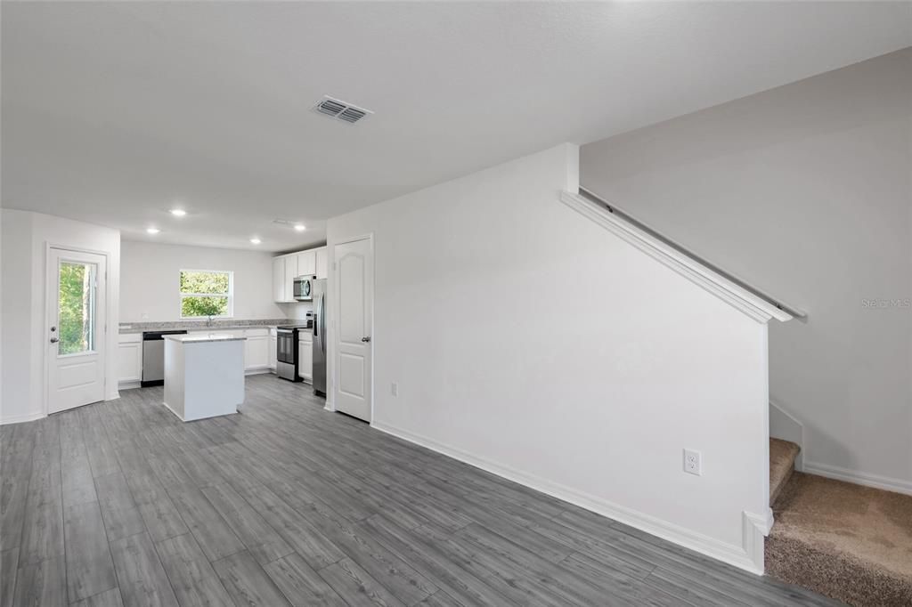 For Sale: $296,900 (2 beds, 2 baths, 1398 Square Feet)