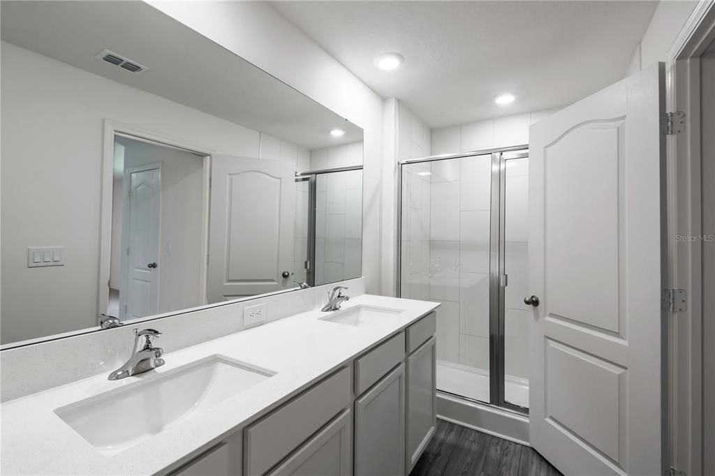 For Sale: $296,900 (2 beds, 2 baths, 1398 Square Feet)