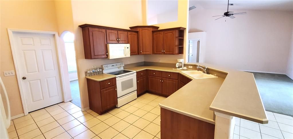 For Rent: $2,000 (3 beds, 2 baths, 2062 Square Feet)