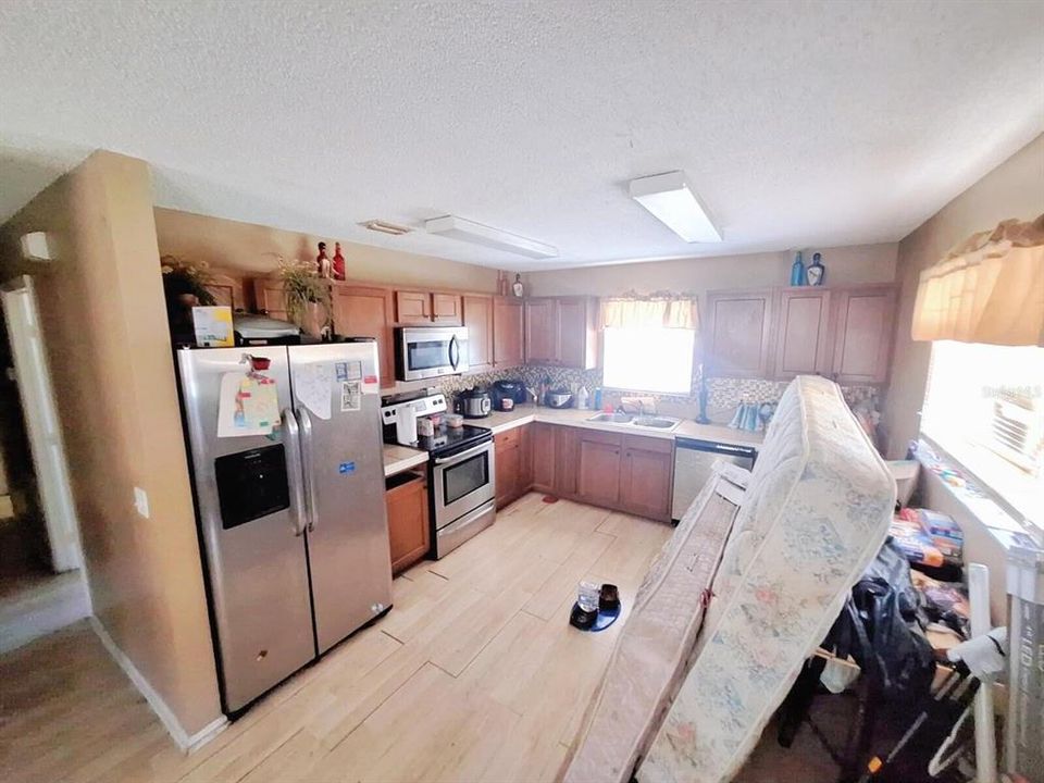 For Sale: $190,000 (3 beds, 1 baths, 1233 Square Feet)