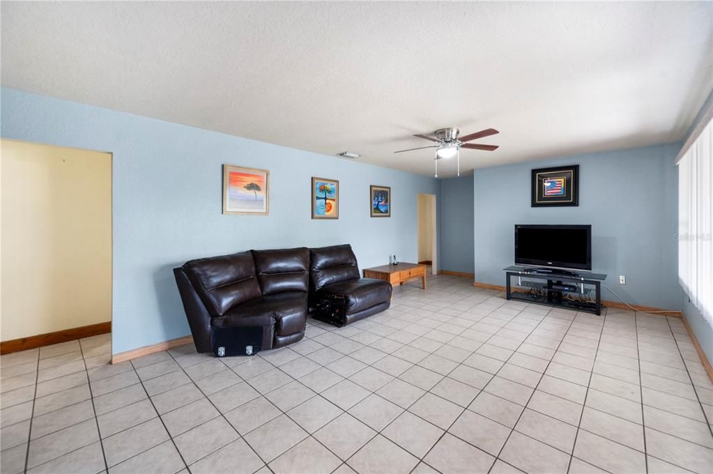 For Sale: $225,000 (3 beds, 1 baths, 1614 Square Feet)