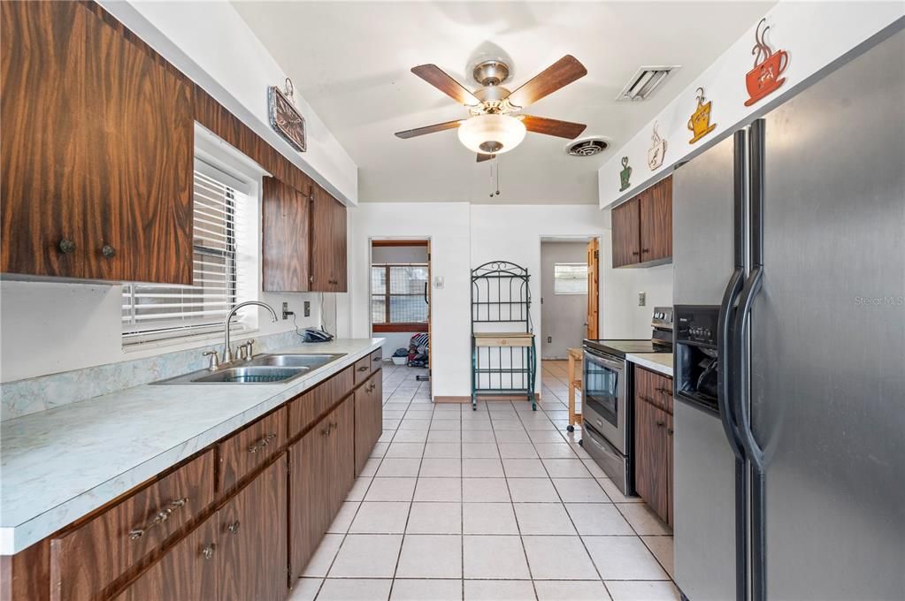 For Sale: $225,000 (3 beds, 1 baths, 1614 Square Feet)