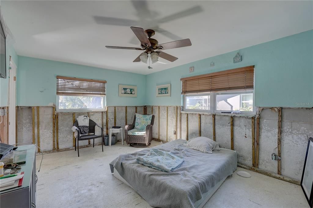 For Sale: $550,000 (3 beds, 2 baths, 1894 Square Feet)