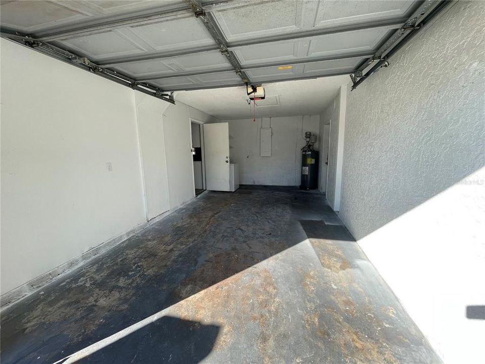 Big garage with laundry hookups and automatic door!