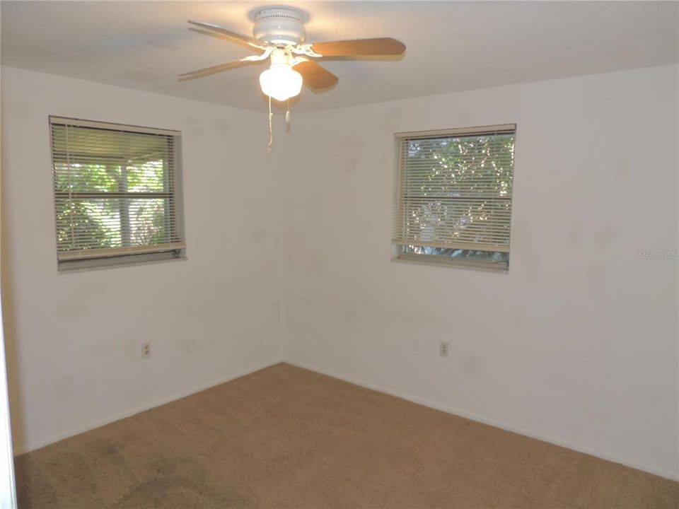 For Sale: $235,000 (2 beds, 1 baths, 1046 Square Feet)