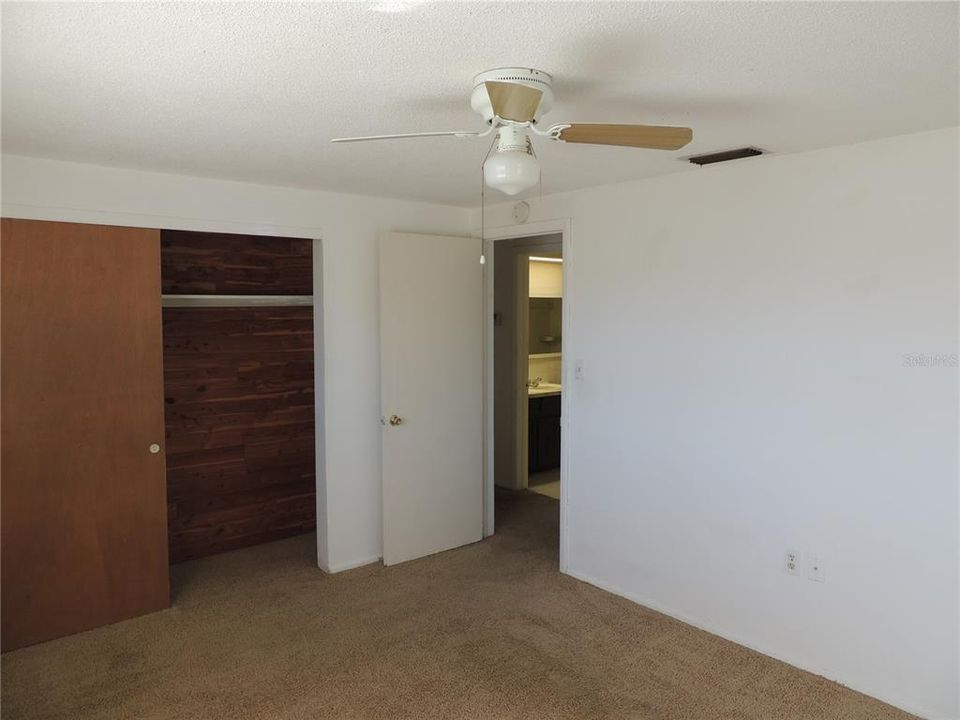 For Sale: $235,000 (2 beds, 1 baths, 1046 Square Feet)