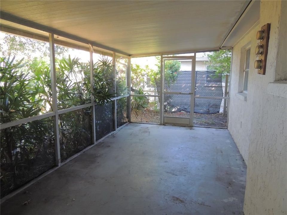 For Sale: $235,000 (2 beds, 1 baths, 1046 Square Feet)