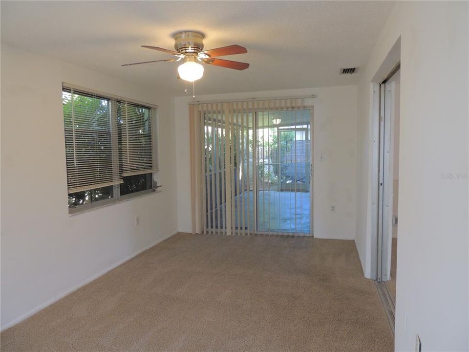 For Sale: $235,000 (2 beds, 1 baths, 1046 Square Feet)