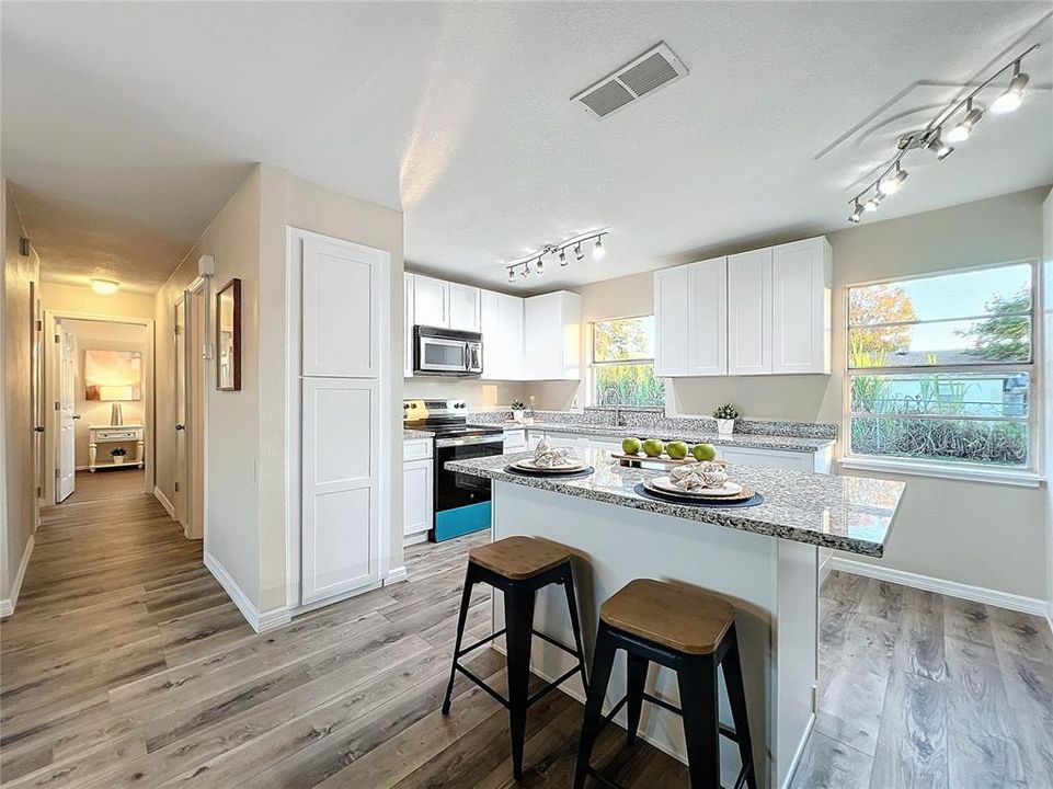 Eat-in Kitchen Island