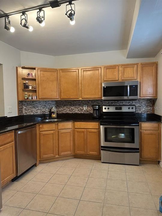 For Rent: $1,600 (2 beds, 2 baths, 1178 Square Feet)