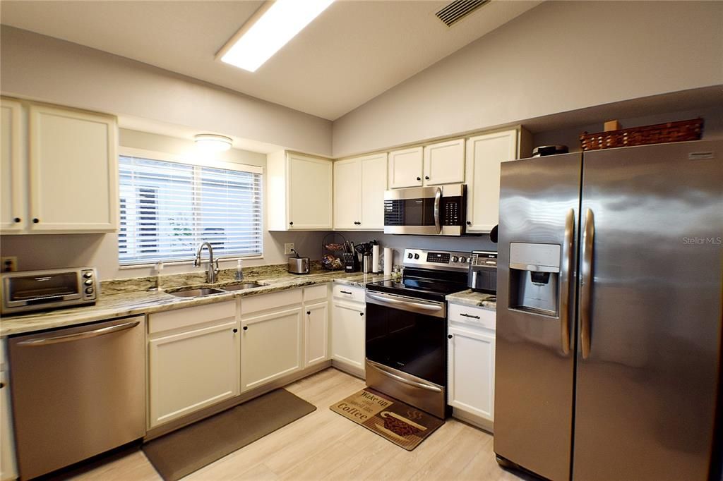 For Sale: $350,000 (2 beds, 2 baths, 1538 Square Feet)