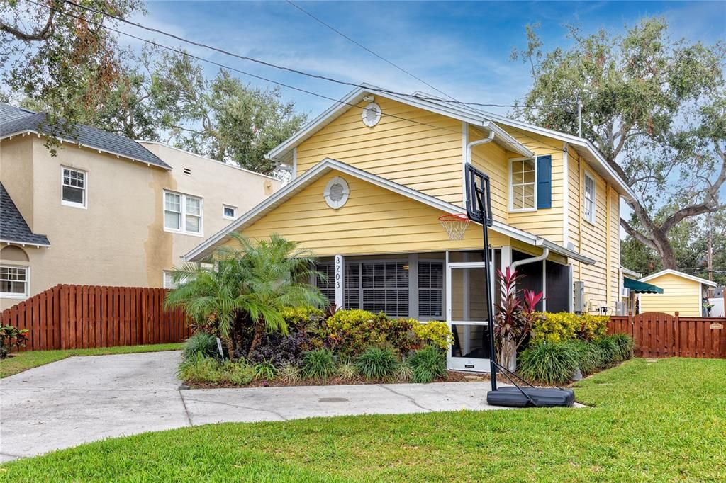 For Sale: $1,150,000 (3 beds, 2 baths, 1936 Square Feet)