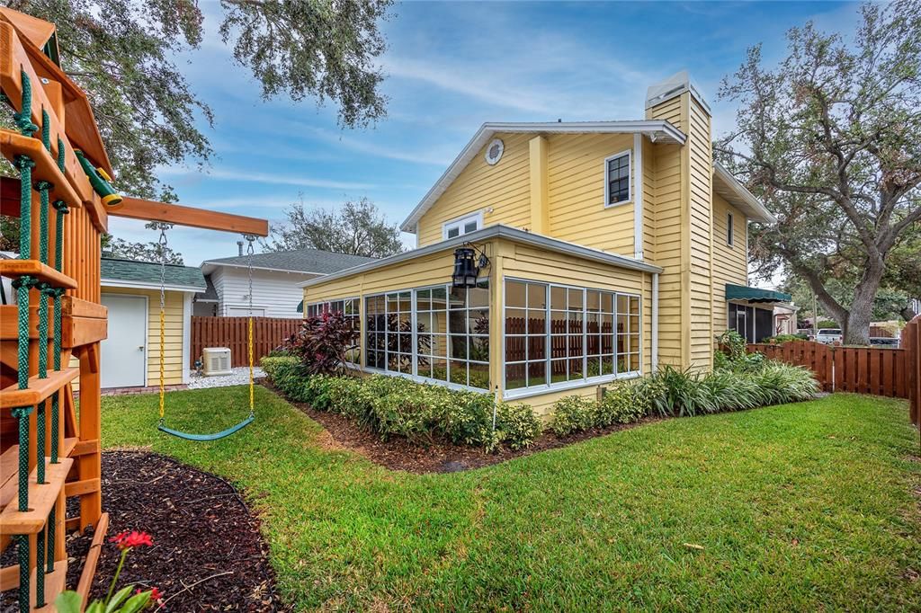 For Sale: $1,150,000 (3 beds, 2 baths, 1936 Square Feet)