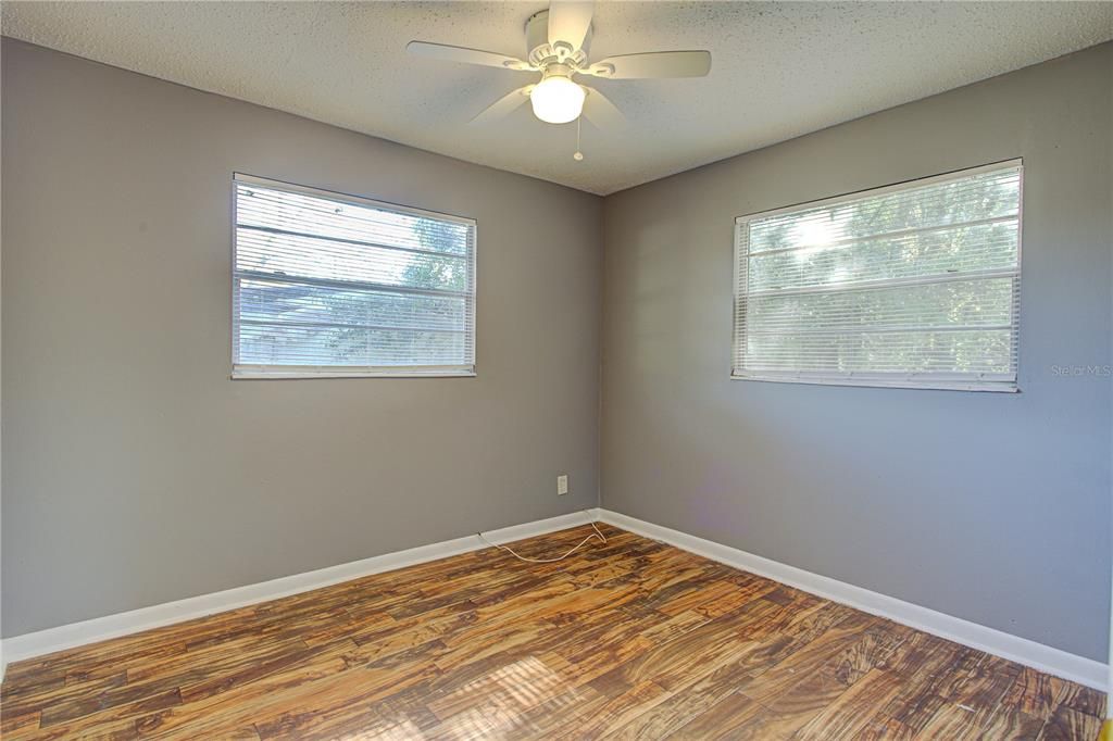 For Sale: $139,900 (3 beds, 1 baths, 936 Square Feet)