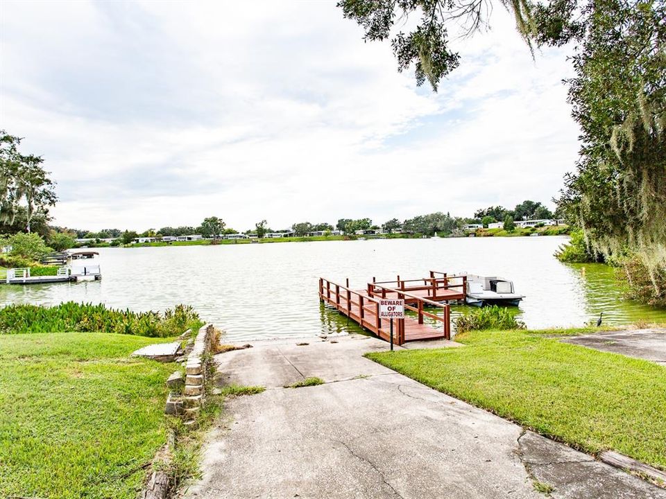 Access to the lake. No motor boats.