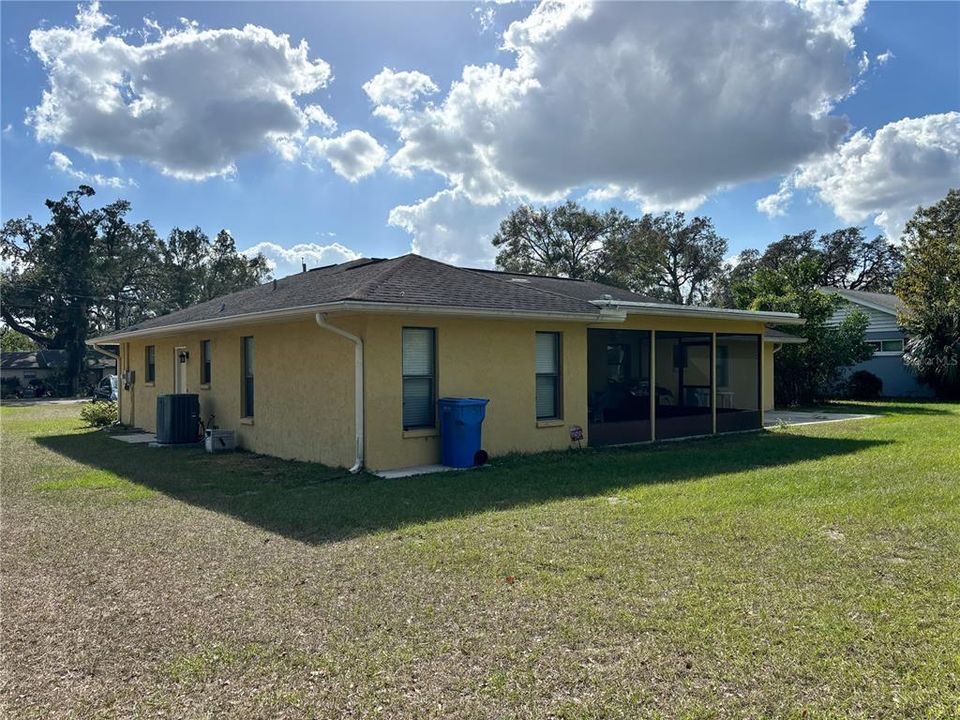 For Sale: $300,000 (3 beds, 2 baths, 1504 Square Feet)