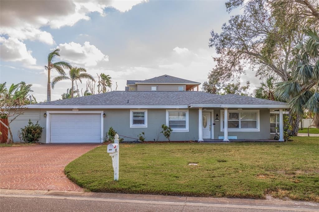 For Sale: $800,000 (3 beds, 2 baths, 1525 Square Feet)