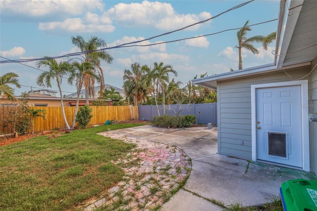 For Sale: $800,000 (3 beds, 2 baths, 1525 Square Feet)