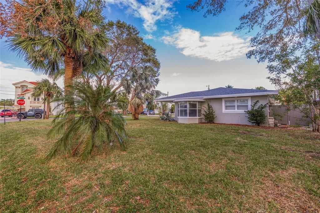 For Sale: $800,000 (3 beds, 2 baths, 1525 Square Feet)