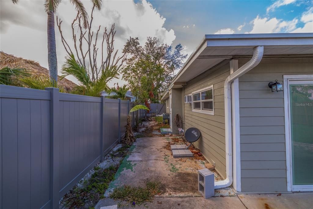 For Sale: $800,000 (3 beds, 2 baths, 1525 Square Feet)